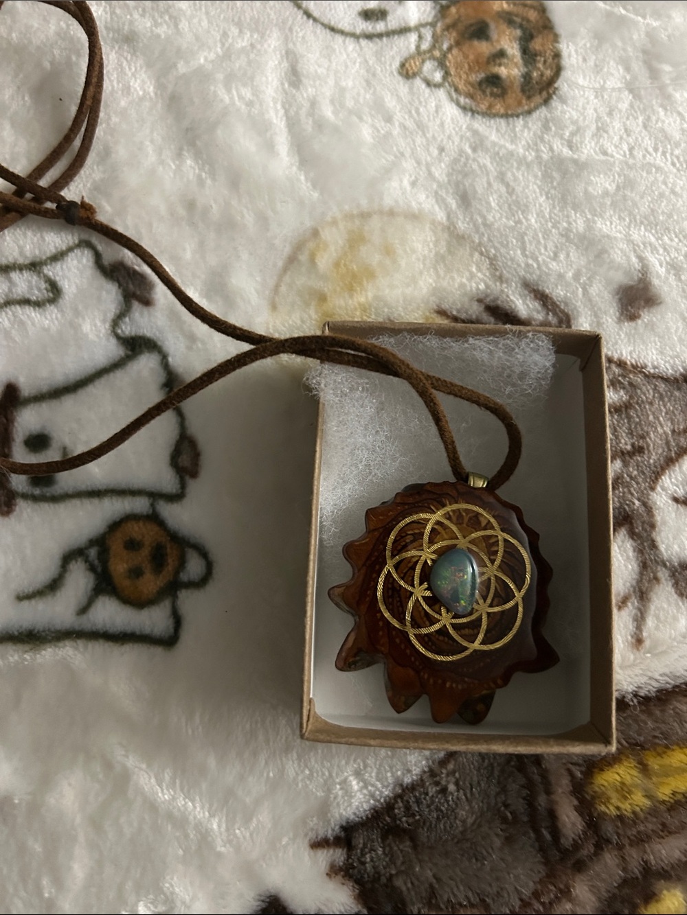 3rd eye pinecone meckalce